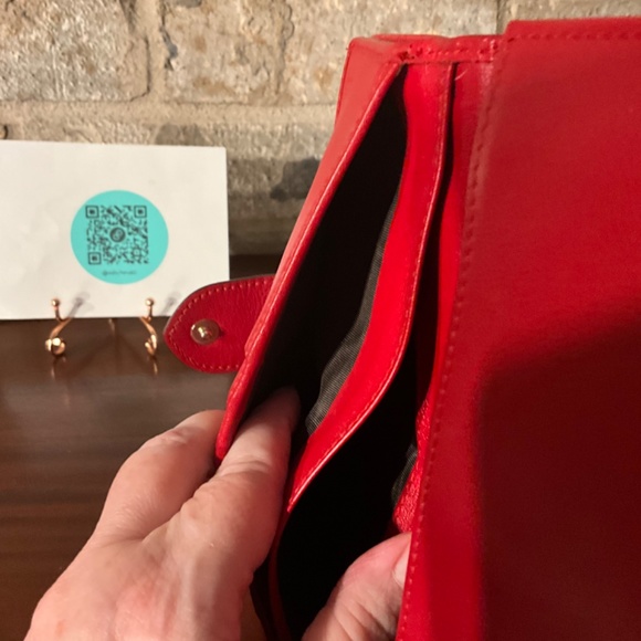 AUTHENTIC GUCCI RED LEATHER CONTINENTAL WALLET - Picture 12 of 15